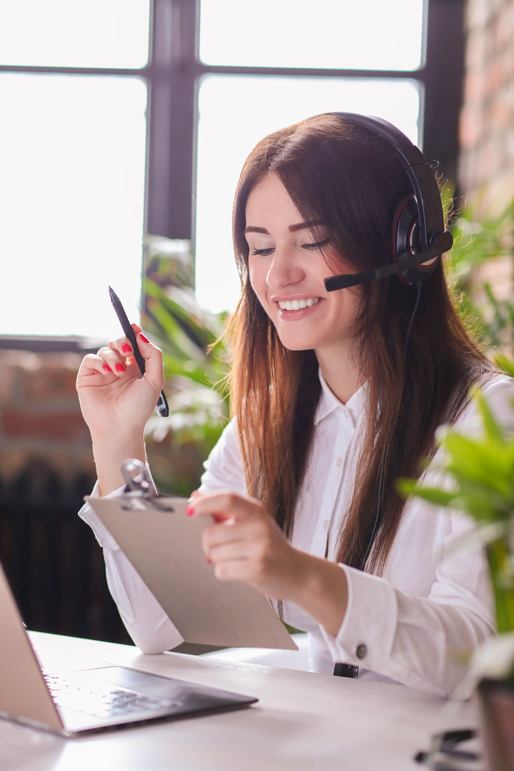 portrait-woman-customer-service-worker_11zon